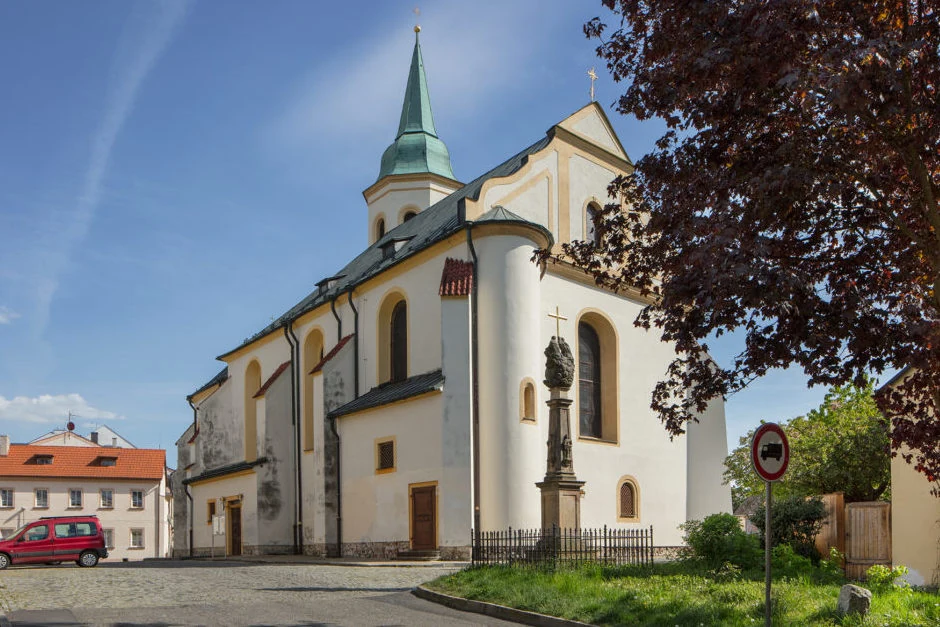Kostel sv. Michaela Archanděla – Ostrov