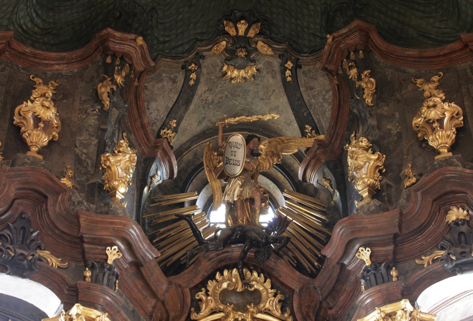 Interiér kostela sv. Archanděla Michaela, Ostrov